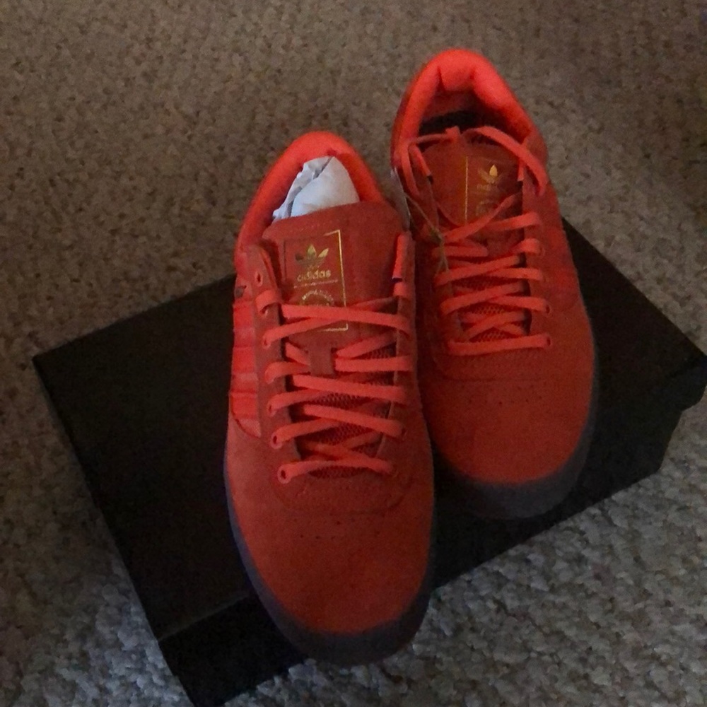 Puig Indoor men’s gum bottom Adidas size 8.5. Brand new, never worn.